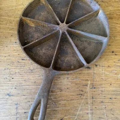 Sale Photo Thumbnail #417: Lot 518: Cast-iron cornbread skillet