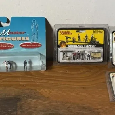 Sale Photo Thumbnail #239: Lot 310: New HO scale Police figurines, rail workers, tombstones