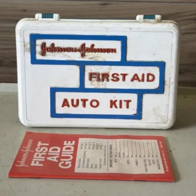 Sale Photo Thumbnail #369: Lot 470: 1967 Johnson & Johnson first aid Auto kit w/ contents