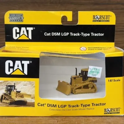 Sale Photo Thumbnail #452: Lot 552: Diecast toy Cat D5M LGP track type tractor
