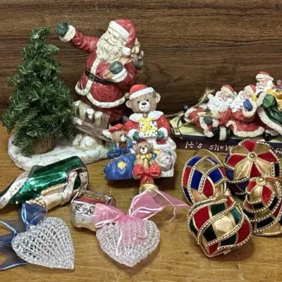 Sale Photo Thumbnail #540: Lot 640: Christmas risen/ornaments