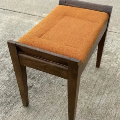 Sale Photo Thumbnail #135: Lot 206: Vntg Burnt Orange Entryway Bench 19 x 22 x 14