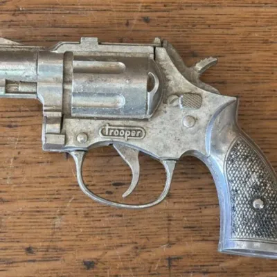 Sale Photo Thumbnail #465: Lot 565: 1950 Hubley Trooper die-cast toy cap gun