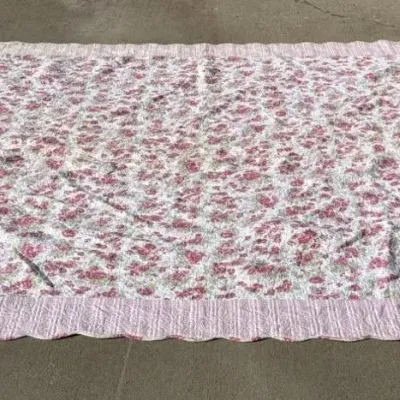 Sale Photo Thumbnail #410: Lot 511: Machine quilt 86x84 - no rips or marks