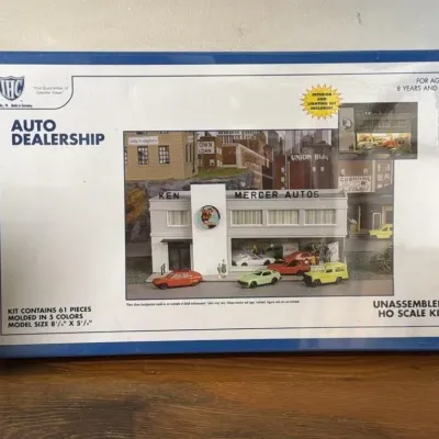 Sale Photo Thumbnail #270: Lot 341: IHC HO toy train building - auto dealership- unopened