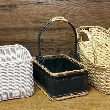 Sale Photo Thumbnail #575: Lot 679: Basket lot