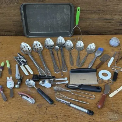 Sale Photo Thumbnail #399: Lot 500: Miscellaneous kitchen utensils / fun jelly spread knives
