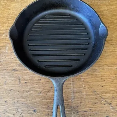 Sale Photo Thumbnail #415: Lot 516: Cast-iron skillet - 12 inch
