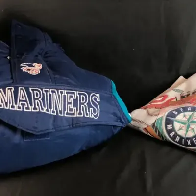 Mariners XL Jacket & Medium Size Sweatshirt 