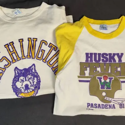 2 Washington Huskies Vintage Football T-Shirts