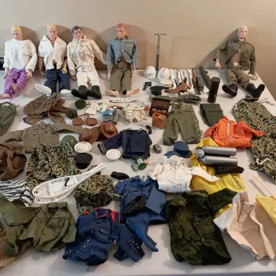 Huge Vintage 60s, 70s GI Joe Collection - Action Figures, Clothes, Guns, Hats, Life Rafts+++