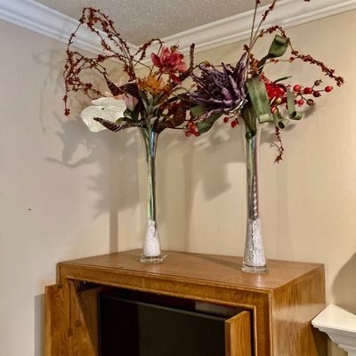 Sale Photo Thumbnail #52: Trumpet style glass vases with flowers