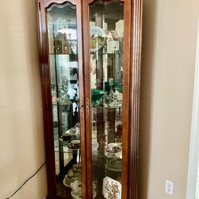Sale Photo Thumbnail #6: Corner curio cabinet