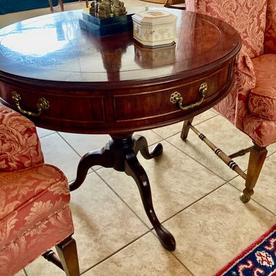 Sale Photo Thumbnail #10: Vintage Century Funriture Traditional Burl wood and mahogany drum table