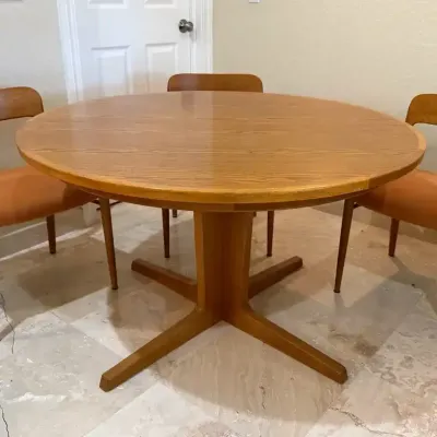 Beautiful Collection of Scandinavian MCM Dining Room Table and 3 Chairs