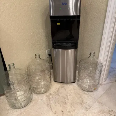 Brio 520 Water Cooler & Four 5 Gallon Paneled Glass Barboys