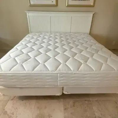 Ashley Furniture Cottage-Style Headboard with Dream Seekers Mattress (King) 