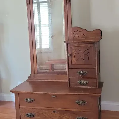 Antique Oak Gentleman's Dresser