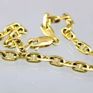 Sale Photo Thumbnail #4: Gold mariner link chain bracelet with a lobster claw clasp, shown in clean condition.