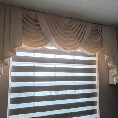 Sale Photo Thumbnail #40: Medium size creme swag valance $100