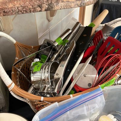 Kitchen tools & dishes