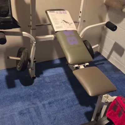Weight bench with weights