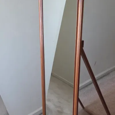 Stand up floor mirror