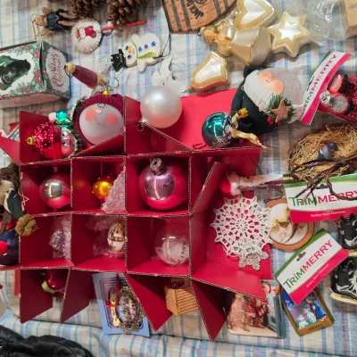 Sale Photo Thumbnail #131: Collection of holiday decorations, including glass ornaments. 