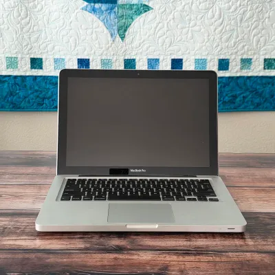 Sale Photo Thumbnail #10: Apple MacBook Pro laptop
