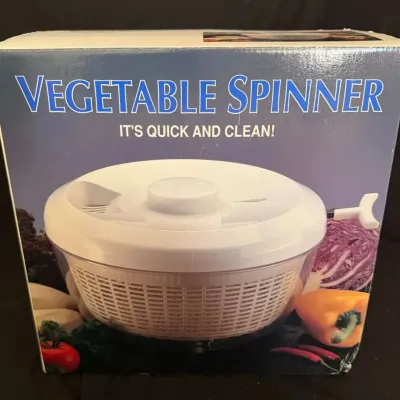 Vintage Vegetable Spinner Salad Dryer in Original Box, White Pull-String Spinner with Clear Bowl