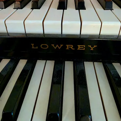 Lowrey Organ