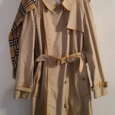 Burberry Beige Belted Trench Coat, US 14 – Cashmere Check Scarf & Box