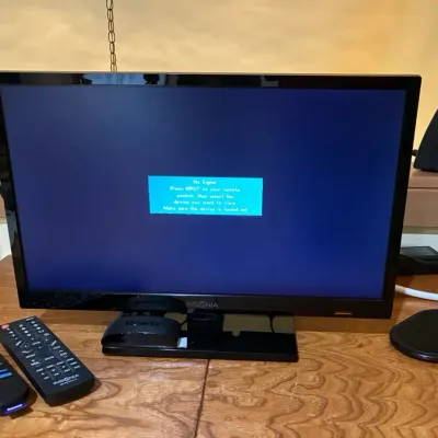 Insignia Small Tv And Roku Box