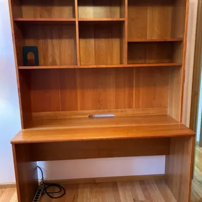 Desk With Hutch 