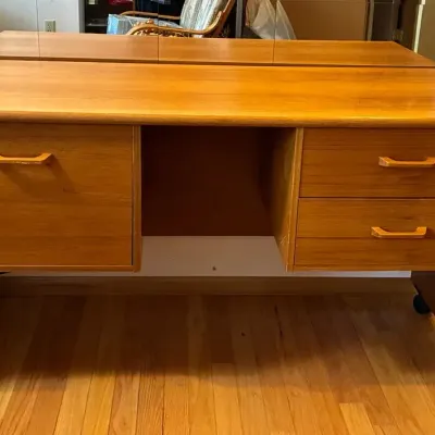 Desk On Wheels 