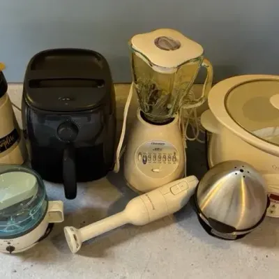 Countertop Essentials Lot: Air Fryer, Slow Cooker & More
