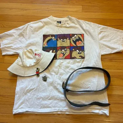 Vintage Tasmanian Devil T-shirt And Disney Pin