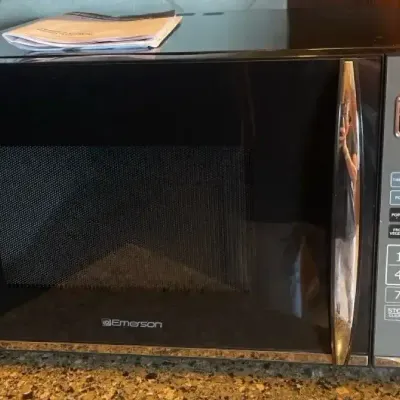 Emerson Microwave And Grill 
