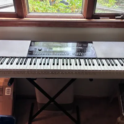  03 Casio WK-220 Keyboard with Stand