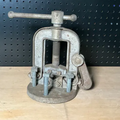 Sale Photo Thumbnail #182: pipe vise