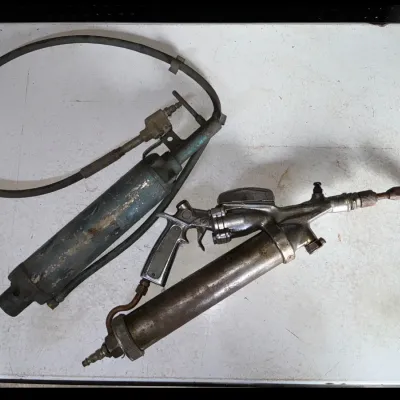 Sale Photo Thumbnail #168: pneumatic grease guns and hose assembly