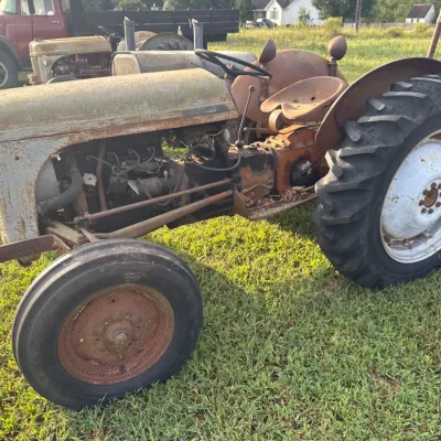Sale Photo Thumbnail #25: Ferguson tractor
