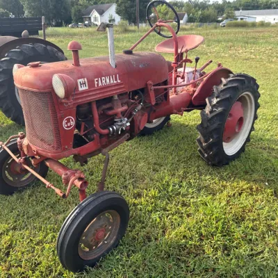 Sale Photo Thumbnail #24: International Harvester Farmall Cub tractor