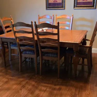 Sale Photo Thumbnail #3: Farmhouse style table