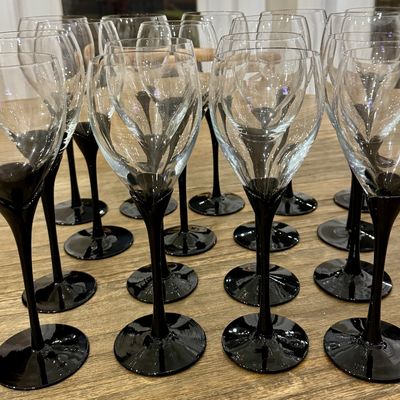 Colony "Amaryllis" Black wines - 2 different heights