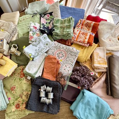 More tablecloths, napkins, napkin rings