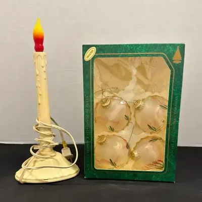 VTG Christmas - Single Electric Plastic Window Candolie, 4 Glass Frosted Desert Bulb Ornaments