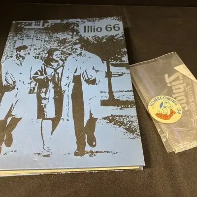 University Of Illinois Memorabilia - 1966 Yearbook, Homecoming 1964 Pin