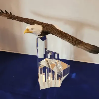 Crystal Cathedral Ministries 1988 Eagle Club Eagle In Flight On Acrylic Base, 10" Tall X 14" Wingspa