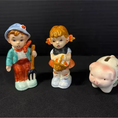 VTG Ceramic - Artmark Boy & Girl Farmer Salt & Pepper, Mini Piggy Bank Handpainted Japan